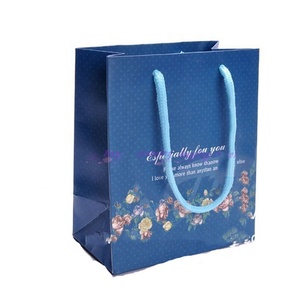 Bolsas de regalo plegables de lavanda romántica púrpura con opción de marco de foto de revestimiento UV decoración de Lazo de cinta de seda púrpura - Product Image 5