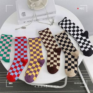 Chaussettes mi-hautes en coton à carreaux pour femme, modèle Cmax Net Red Checkerboard Sport Knitted - Product Image 1