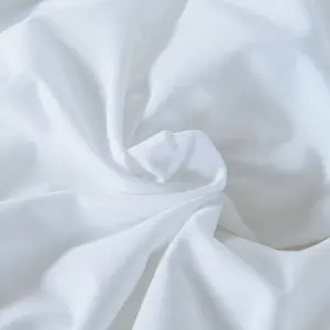 100% सूती कपड़े रोल अस्पताल के लिए गठरी में 135gsm 300TC सफेद साटिन कपड़े