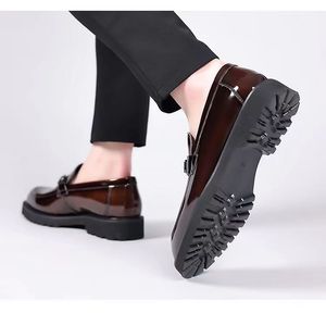 Mocasines de primavera para hombre de talla grande, transpirables, sin cordones, con punta redonda, estilo casual de negocios, con hebilla de caballo y detalles de costura. - Product Image 6
