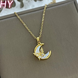 Collar HY Golden Butterfly Crescent de acero inoxidable 316L con detalles de diamantes y colgante de luna. - Product Image 4
