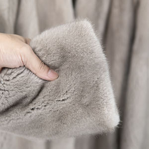 <span class=keywords><strong>Cappotto</strong></span> Lungo da Donna NAFA Personalizzato di Lusso in Vera Pelliccia di Visone Grigio con Scollo a V di Alta Qualità a un Buon Prezzo - Product Image 4