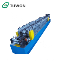 Machine de formage à rouleaux pour panneaux sandwich personnalisés pour porte à enroulement avec intérieur en PU