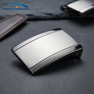 Hebilla de cinturón de aleación de zinc con marco cuadrado, placa central de 35 mm con logotipo, abrazadera empotrada para correa de cuero informal de negocios para hombre - Product Image 1
