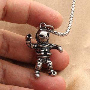 Yunnique – pendentif astronaute en acier inoxydable pour hommes, collier de style rétro Punk, design géométrique, bijoux à la mode - Product Image 4