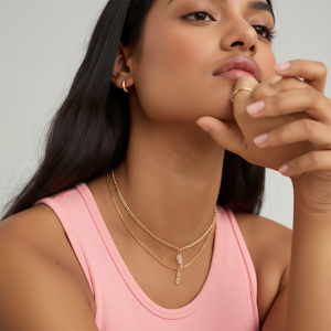 Breloque Lettre Cursive Plaqué Or Style Religieux 18K pour Bijoux, Sertie de Zircon sur Base en Laiton, Matériau Principal pour Pendentif Or 18K - Product Image 1