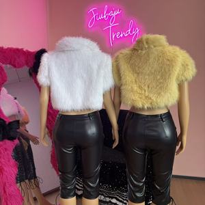 أزياء عصرية: طقم نسائي من قطعتين يتكون من معطف قصير مجوف من الفرو وسترة كارديجان بياقة + شورت من الجلد الصناعي - Product Image 3