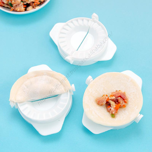 Vente en gros S075 – Outil 2-en-1 pour la fabrication de raviolis et de wontons, presse à pâte et découpeur de feuilles de pâte - Product Image 5