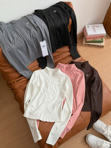 2025 ग्रीष्मकालीन कस्टम लोगो महिलाओं के जिम में कसरत के लिए उच्च लोच दो टुकड़े जैकेट शॉर्ट्स लोचदार कमर पैंट - Product Image 4