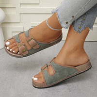Sandales plates en daim multicolores pour femmes, style claquettes à double semelle en liège, confortables pour l'été et la plage, personnalisables avec logo – Vente en gros