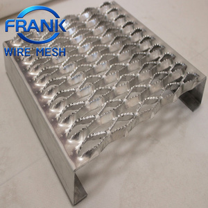 Grille antidérapante galvanisée à chaud avec trous diamantés <span class=keywords><strong>de</strong></span> 300 à 600 mm <span class=keywords><strong>de</strong></span> largeur pour passerelles <span class=keywords><strong>de</strong></span> sécurité <span class=keywords><strong>de</strong></span> rayonnages à hauts niveaux - Product Image 4