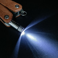 Mini-pince pliante 8-en-1 en acier inoxydable avec poignée en bois, dentelée, pour camping, extérieur, EDC, avec lumière LED, personnalisable OEM