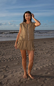 Ensemble 2 pièces personnalisé : <span class=keywords><strong>Gilet</strong></span> sans manches en strass et jupe-short scintillante - Tenue de soirée, Vente en gros directe usine Chine pour OEM/ODM - Product Image 2