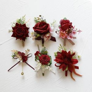 Corsage en polyester rouge bordeaux de haute qualité et tendance pour la mariée, la demoiselle d'honneur, le marié, la mère de la mariée, boutonnière pour réunion d'affaires, mariage - Product Image 5