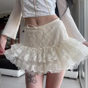 تنورة قصيرة لطيفة للفتيات بلون أبيض وخصر مرتفع تنورة قصيرة نسائية للرقص من طبقتين من الدانتيل بتصميم لطيف
