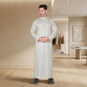 Qamis Saoudien Premium Blanc Ivoire pour Hommes, à Manches Longues, avec Col Montant et Poche Poitrine, pour Acheteurs du Moyen-Orient - Product Image 3