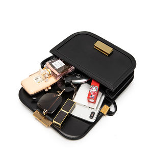 批发市场 PU 皮革女式设计师品牌单肩包 链条拉链闭合 枕形太阳包 豪华手袋 聚酯纤维 - Product Image 6