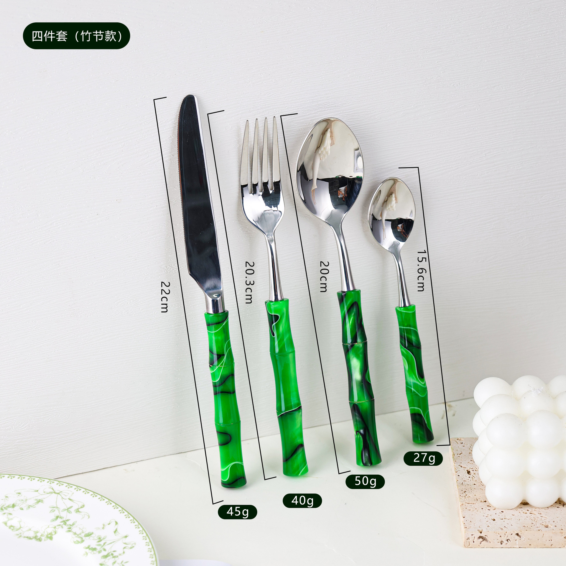 เมฆพลิ้วและข้อต่อไม้ไผ่สีเขียว