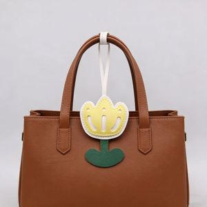 Llavero de moda con colgante de cuero PU de flor de tulipán decorativa para bolso, adorno para teléfono - Product Image 3