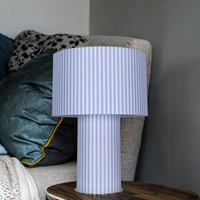 Lampe de table en tissu à motif côtelé bleu moderne avec base d'ampoule E14 et alimentation électrique outil d'étude de lecture simple à domicile