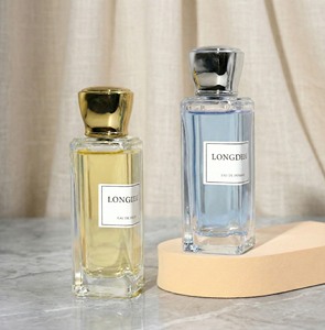 Botella de Perfume de Vidrio Transparente Vacía de Lujo, Diseño Cuadrado Plano Personalizado de Fábrica, 30ml 50ml 75ml 80ml - Product Image 1