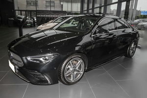 2024 M.ercedes-Benz <span class=keywords><strong>E350</strong></span> Sedan Facelift II Caja de cambios automática con volante a la izquierda Motor Turbo Combustible híbrido R18 Neumáticos Asientos de cuero - Product Image 4