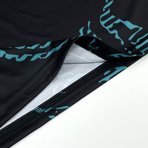 Camiseta de Fútbol Personalizada por Sublimación, Transpirable, Manga Corta, Retro, Negra, Cuello en V - Product Image 6