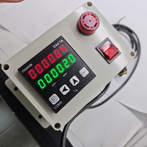 Compteur avec alarme pour détection d'objets incolores DA6-7A+ avec capteur infrarouge pour utilisation sur chaîne de montage - Product Image 2