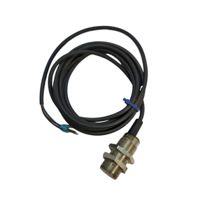 Sensor de Proximidad Original Nuevo E2F X5E2 2M, Blindado M18, 5mm, NPN NC DC, 3 Cables, Automatización Industrial - Product Image 1