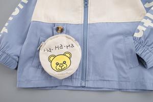 ชุดเซ็ตสามชิ้นสำหรับเด็กผู้ชายลายการ์ตูนหมีพกพาอักษรสีสันสดใสแฟชั่นกันลม - Product Image 3