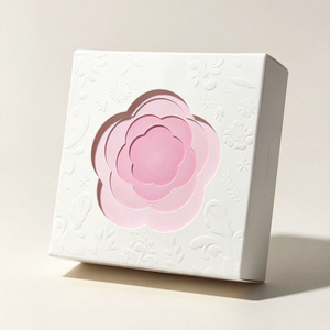 Boîtes d'emballage en papier personnalisées, créatives, blanches, avec logo en relief et estampage à chaud, avec fenêtres creuses pour l'emballage de parfums et de cosmétiques - Product Image 1