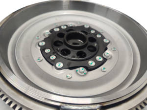 <span class=keywords><strong>Double</strong></span> volant de haute qualité DQ500 pour Volkswagen Audi A4 A5 A6 A7 Q5 Transmission humide à <span class=keywords><strong>double</strong></span> <span class=keywords><strong>embrayage</strong></span> à 7 vitesses - Product Image 3