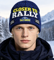 Bonnet tricoté tendance pour moto avec lettres contrastées en jacquard et patch rallye – Chapeau d'hiver polyvalent pour regarder les rallyes