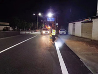 Peinture thermoplastique réfléchissante pour marquage routier, avec billes de verre mélangées blanches et jaunes à 20 % et 30 %, conforme aux normes BS3262 et AASHTO M249, pour autoroutes.