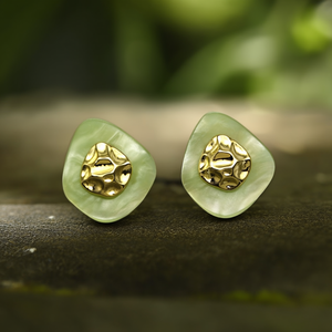 Boucles d'oreilles tendance en acier inoxydable 316L avec placage or PVD, design écologique et durable en coquille verte - Product Image 3