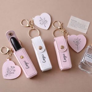 Porte-clés en cuir brodé personnalisé pour rouge à lèvres, cadeau promotionnel pour clients d'entreprise, événementiel et marketing - Product Image 1