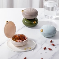 Boîte de rangement en plastique ronde miniature en gros avec 4 compartiments pour pilules à usage domestique