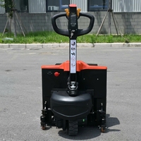 Chariot élévateur électrique 3 tonnes avec attelage à boule, destiné aux usines d’impression et de teinture de tissus.