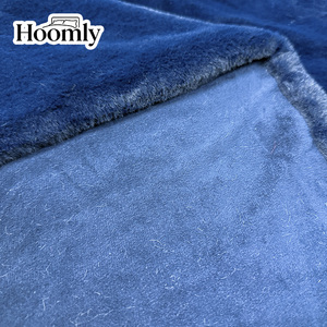 Coperta in Finta Pelliccia a Pelo Lungo Hoomly 200x220cm, Lussuosa Coperta Decorativa Antipelo per Camera da Letto e Divano - Product Image 3