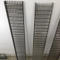 Caniveau de drainage linéaire extérieur personnalisé en acier inoxydable 304/316, à grille carrée robuste pour villas et applications de cuisine