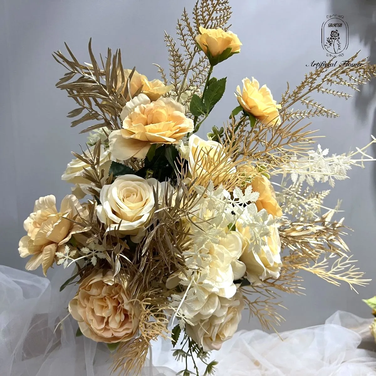 DKB vende all'ingrosso grandi quantità di mazzi di mano In Stock Bouquet di fiori artificiali da sposa Bouquet di Rose fiori preferiti dalla sposa