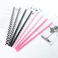 Pailles à boire en plastique populaires de 12 pouces, imprimées à carreaux roses de 10 mm de large, pour gobelets de 30/40 oz