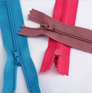 Cerniere in Nylon Personalizzabili all'Ingrosso, Disponibili in 3, 5, 8, 10 Colori, con Estremità Aperte o Chiuse, Codificate per la Vendita al Metro - Product Image 4