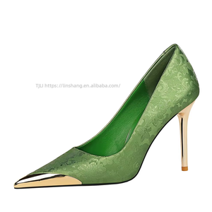 Vente en gros de chaussures à talons hauts de luxe à imprimé floral, vertes, à bout pointu et à talon aiguille pour femmes - Product Image 5