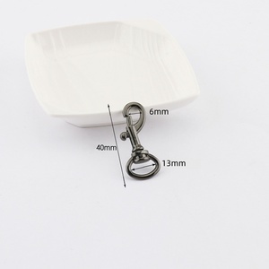 Vente en gros de boucles en métal <span class=keywords><strong>pour</strong></span> <span class=keywords><strong>chien</strong></span> de 13 mm, clip pivotant, mousqueton <span class=keywords><strong>pour</strong></span> cordon et sangle de sac, accessoires de quincaillerie <span class=keywords><strong>pour</strong></span> bagages - Product Image 5