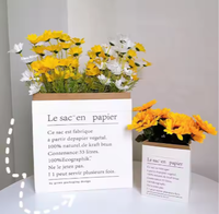 Boîte à fleurs avec logo personnalisé avec poignée Base en carton Sac en plastique transparent disponible en couleurs pour l'emballage de cadeaux floraux