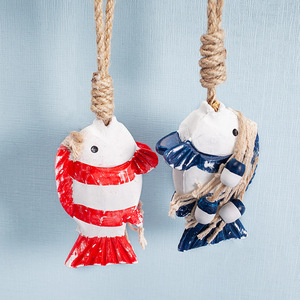 Ornement mural en résine en forme de poisson, 2 pièces, style méditerranéen, décoration murale pour la maison, couleur rouge et bleue, forme irrégulière - Product Image 1