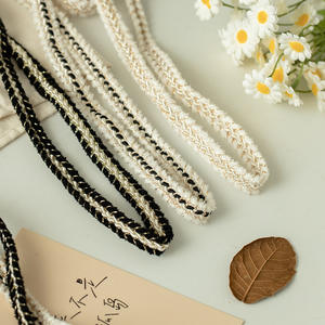 Pile Intrecciato in Poliestere-Cotone da 1,3 CM con Pizzo Ricamato in Filo Dorato - Product Image 5