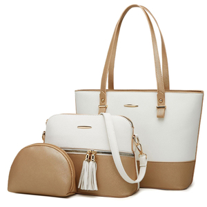 Ensemble de 3 sacs pour femme en <span class=keywords><strong>cuir</strong></span> PU <span class=keywords><strong>beige</strong></span> et blanc, esthétique neutre et douce, comprenant un sac fourre-tout, une bandoulière et une pochette avec accent pompon - Product Image 6