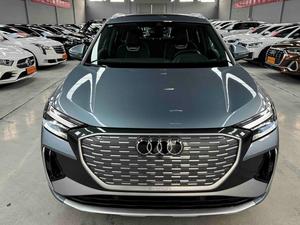 <span class=keywords><strong>Audi</strong></span> Q4 E-tron 40 SUV électrique d'occasion 2024, longue autonomie, version premium, prêt à l'exportation, gris sur noir - Product Image 1